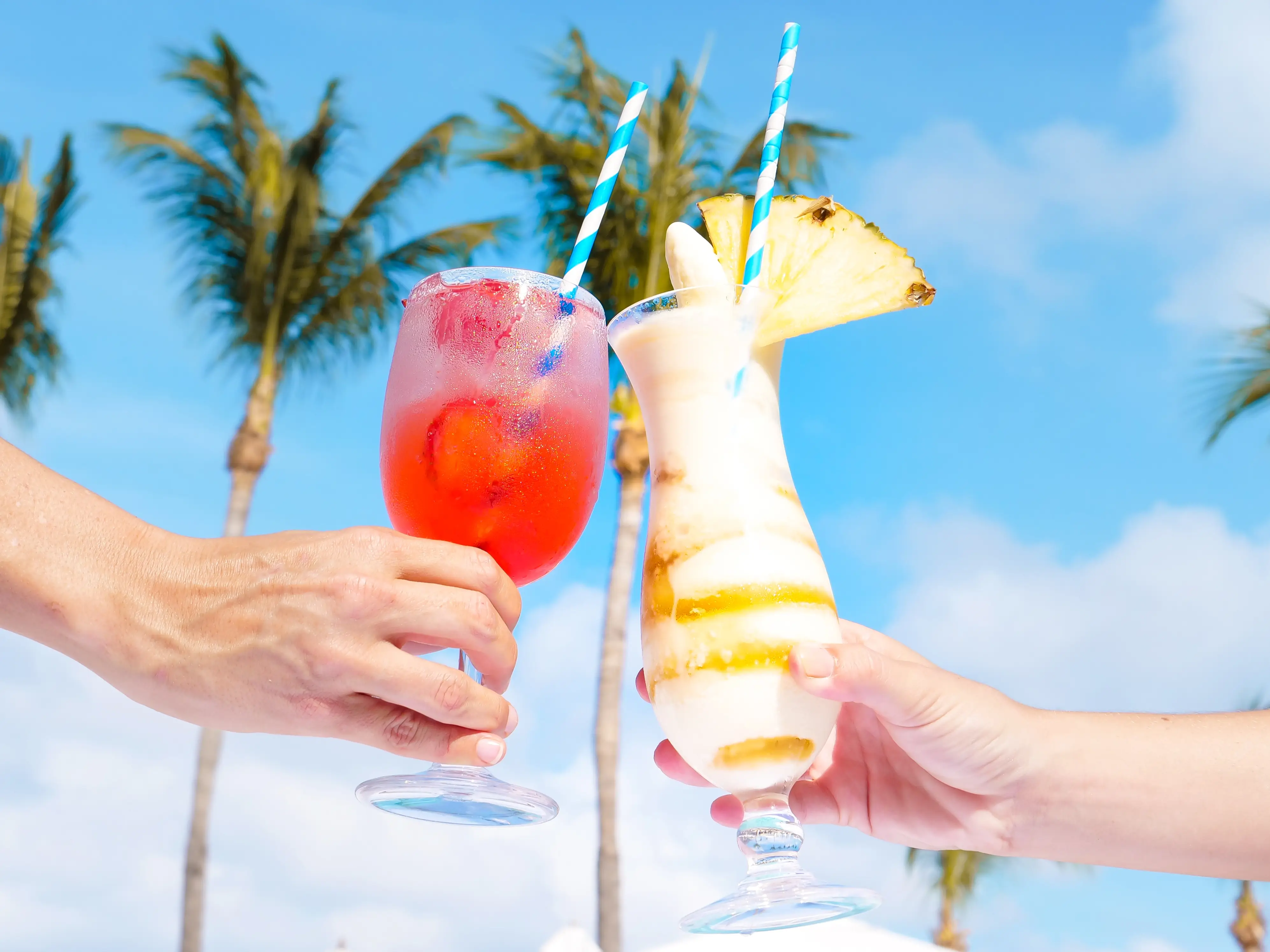food-holding-drinks